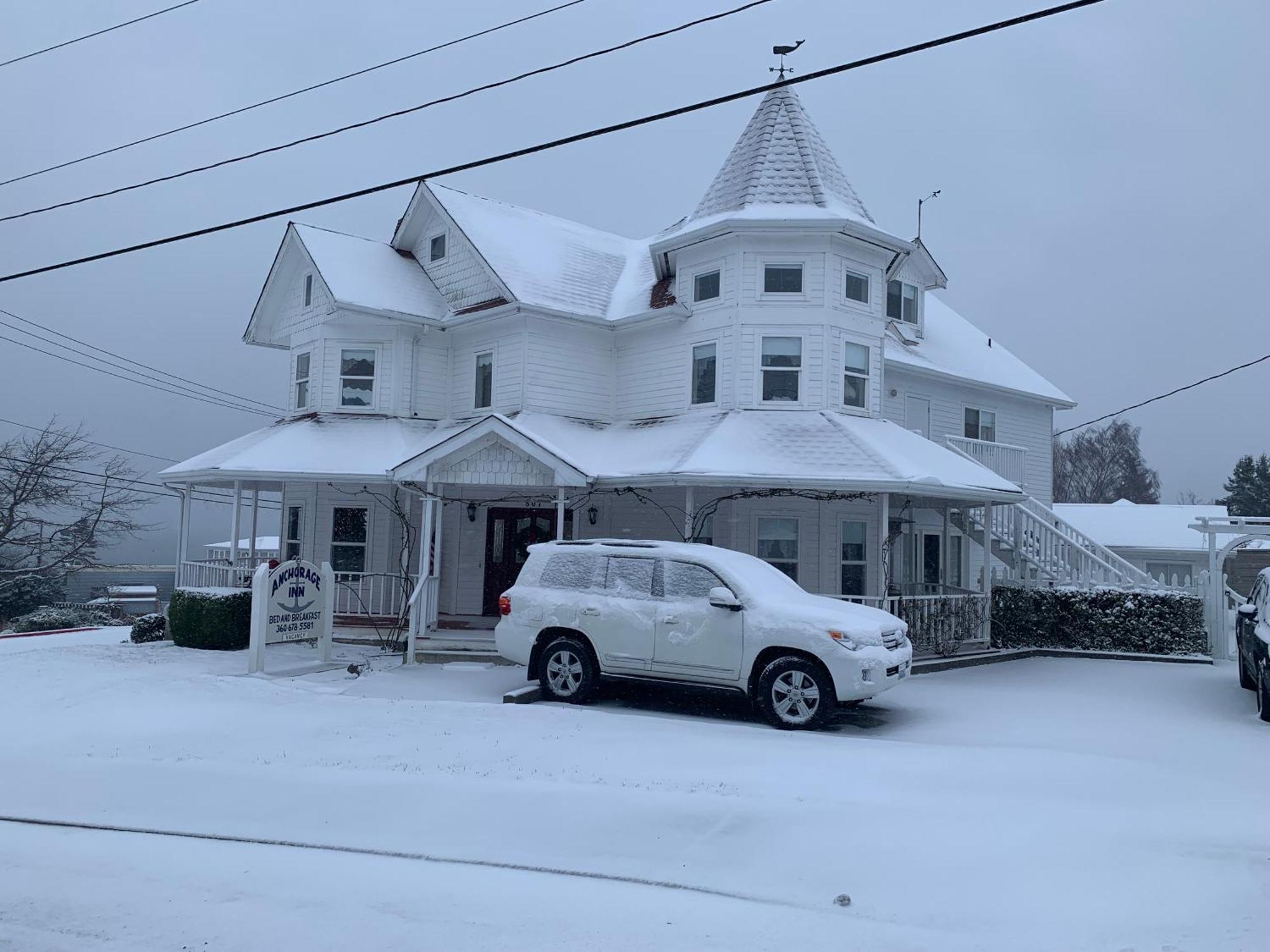 Anchorage Inn B&B Купвил Екстериор снимка