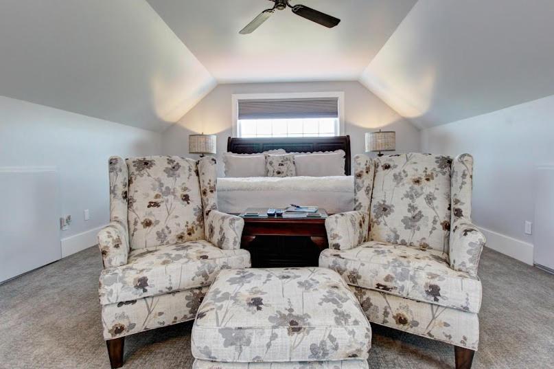 Anchorage Inn B&B Купвил Екстериор снимка