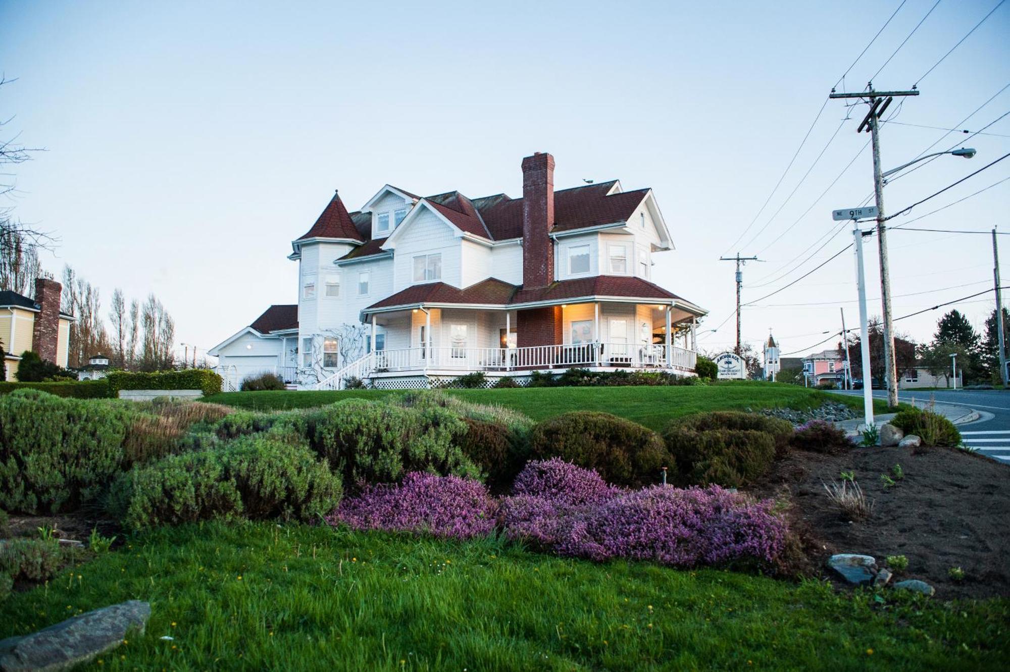 Anchorage Inn B&B Купвил Екстериор снимка