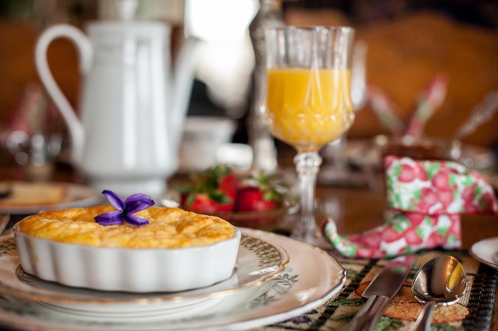 Anchorage Inn B&B Купвил Екстериор снимка
